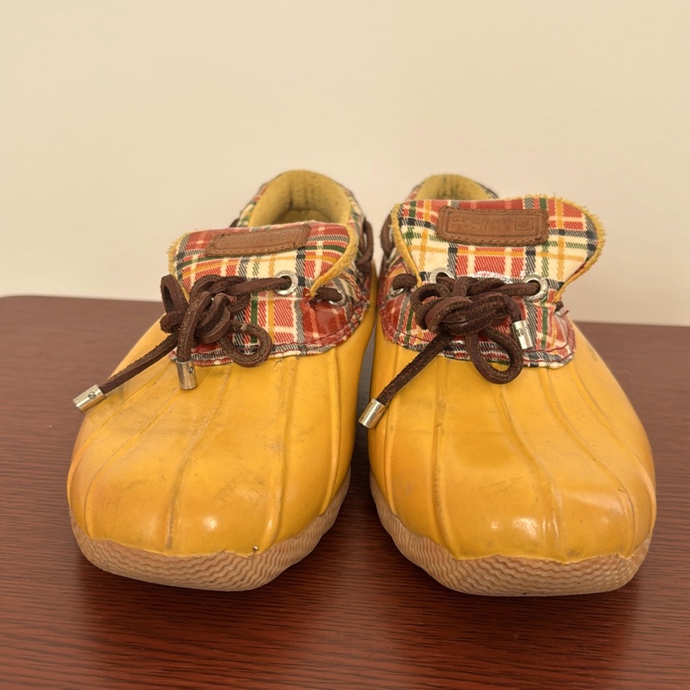 Yellow Sperry Top-Sider rain shoes. Size 7.5